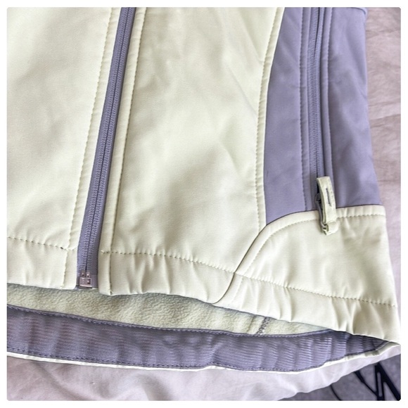 💕Like New Free Country Winterjacket 4 pockets zipper in front adjustable hood💕 - Picture 10 of 10